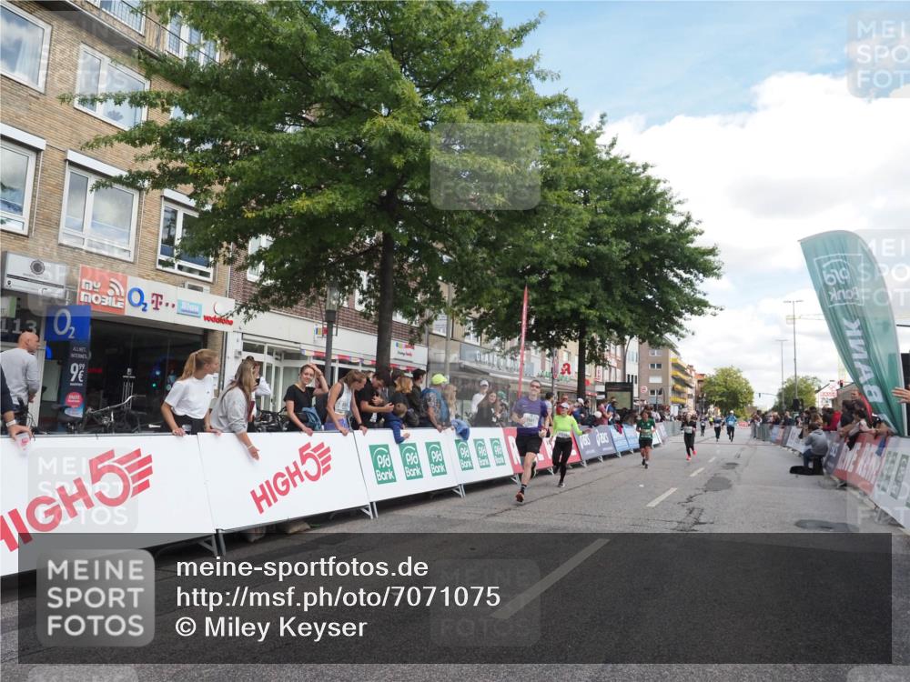 15.09.2024 - PSD Bank Halbmarathon Miley Keyser http://msf.ph/oto/7071075 15.09.2024 12:24:28 Ziel 988, 1765, 1997, 2081, 3008, 3218, 3256, 3339, 3371 meine-sportfotos.de