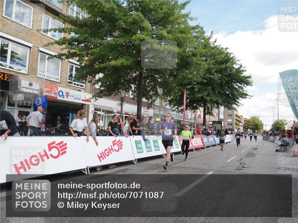 15.09.2024 - PSD Bank Halbmarathon Miley Keyser http://msf.ph/oto/7071087 15.09.2024 12:24:29 Ziel 988, 1765, 1997, 2081, 3008, 3218, 3256, 3339, 3371 meine-sportfotos.de