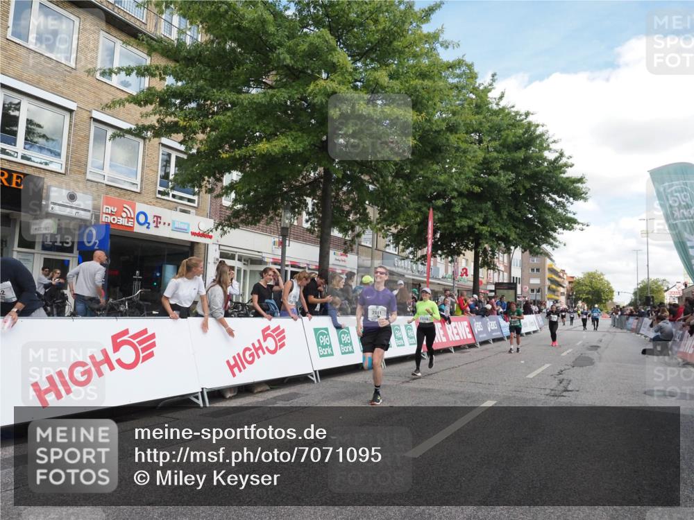 15.09.2024 - PSD Bank Halbmarathon Miley Keyser http://msf.ph/oto/7071095 15.09.2024 12:24:29 Ziel 988, 1765, 1997, 2081, 3008, 3218, 3256, 3339, 3371 meine-sportfotos.de