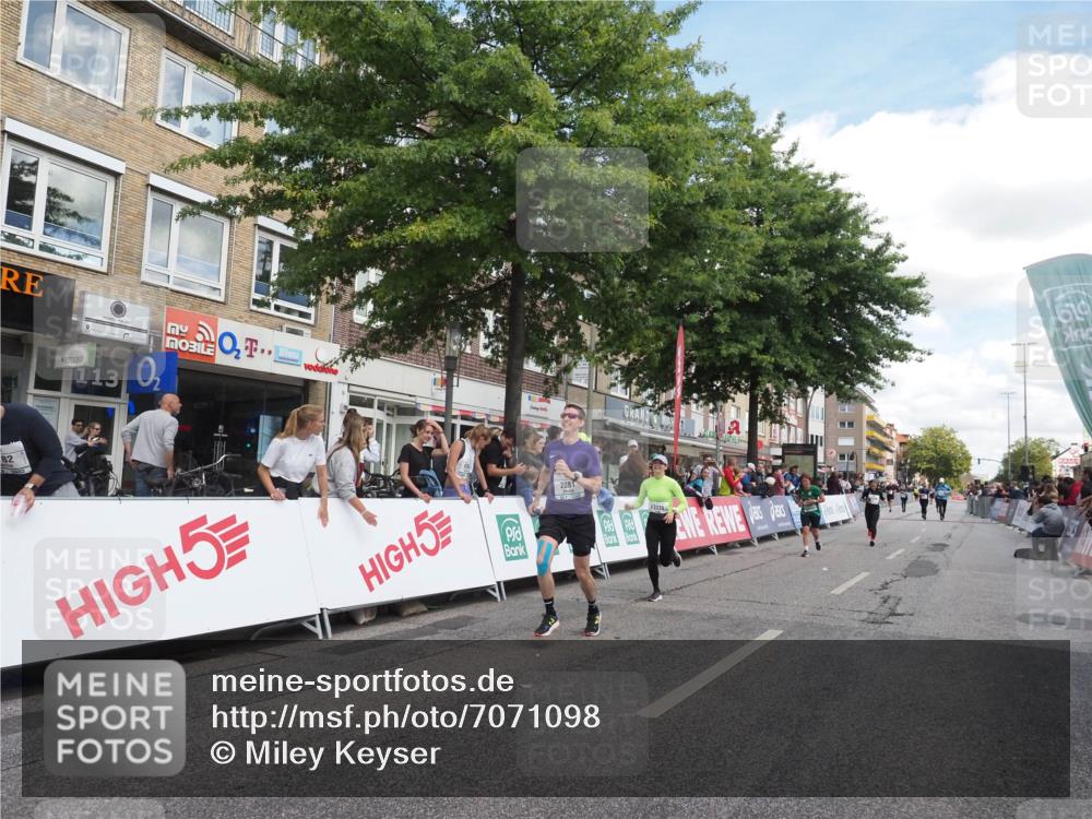 15.09.2024 - PSD Bank Halbmarathon Miley Keyser http://msf.ph/oto/7071098 15.09.2024 12:24:29 Ziel 988, 1765, 1997, 2081, 3008, 3218, 3256, 3339, 3371 meine-sportfotos.de