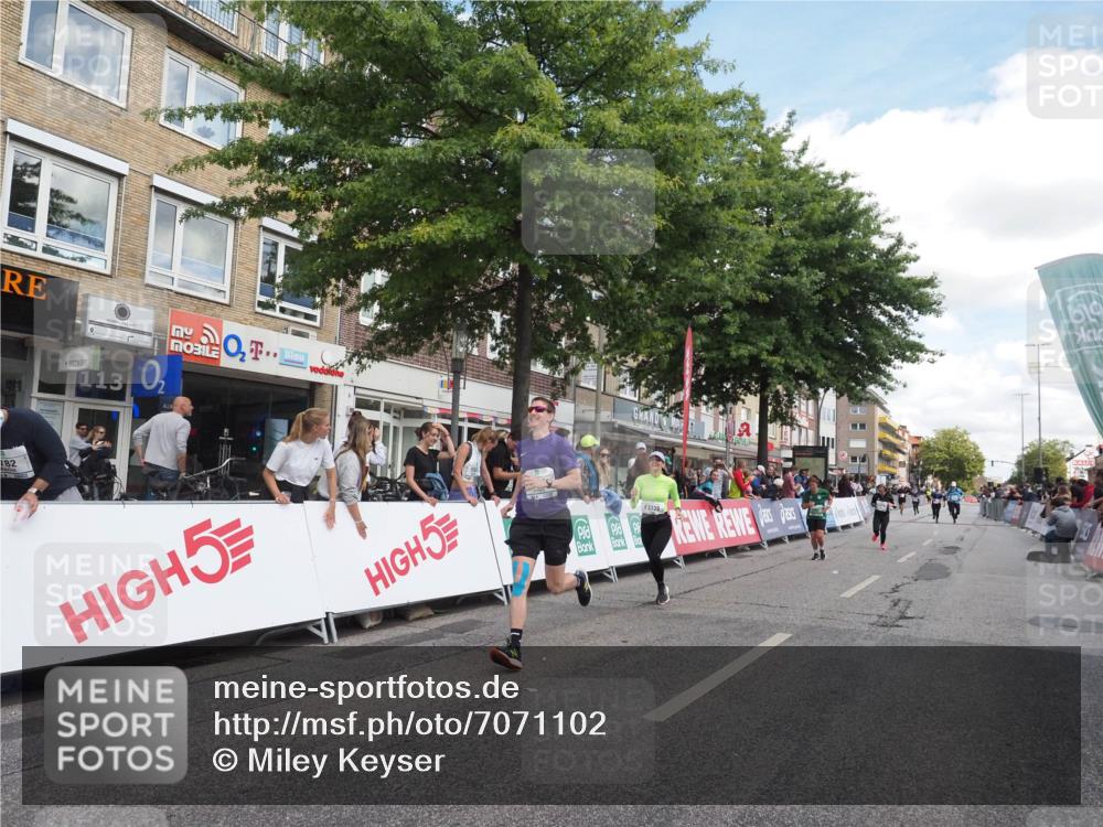 15.09.2024 - PSD Bank Halbmarathon Miley Keyser http://msf.ph/oto/7071102 15.09.2024 12:24:29 Ziel 988, 1765, 1997, 2081, 3008, 3218, 3256, 3339, 3371 meine-sportfotos.de