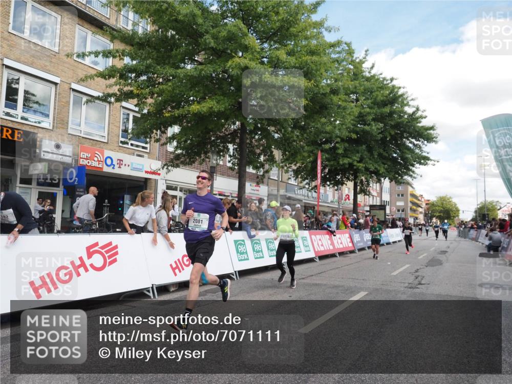 15.09.2024 - PSD Bank Halbmarathon Miley Keyser http://msf.ph/oto/7071111 15.09.2024 12:24:30 Ziel 988, 1765, 1997, 2081, 3008, 3218, 3256, 3339, 3371 meine-sportfotos.de