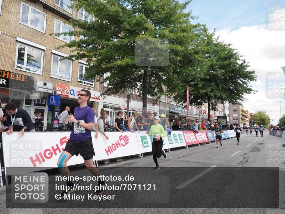 15.09.2024 - PSD Bank Halbmarathon Miley Keyser http://msf.ph/oto/7071121 15.09.2024 12:24:30 Ziel 988, 1765, 1997, 2081, 3008, 3218, 3256, 3339, 3371 meine-sportfotos.de