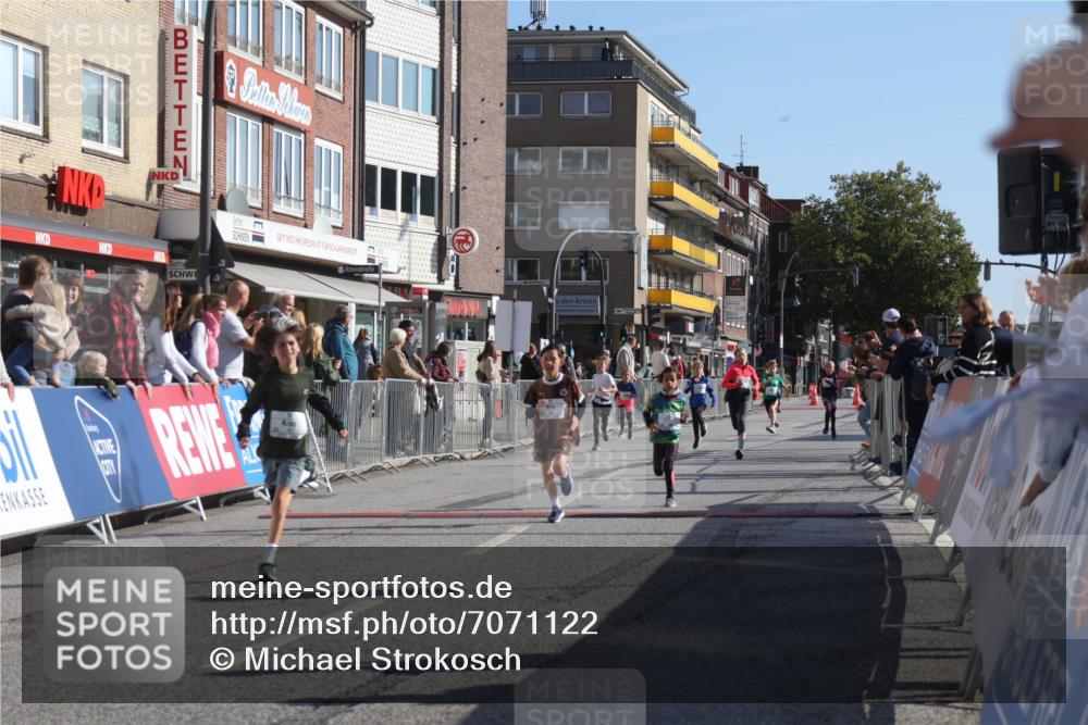 15.09.2024 - PSD Bank Halbmarathon Michael Strokosch http://msf.ph/oto/7071122 15.09.2024 10:27:41 Ziel 27, 28, 37, 73, 101, 103, 108, 122, 125, 128, 138, 159, 204, 249, 296 meine-sportfotos.de