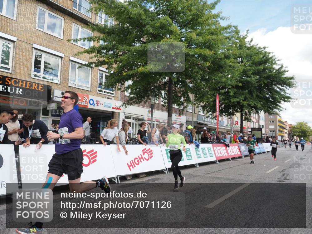 15.09.2024 - PSD Bank Halbmarathon Miley Keyser http://msf.ph/oto/7071126 15.09.2024 12:24:30 Ziel 988, 1765, 1997, 2081, 3008, 3218, 3256, 3339, 3371 meine-sportfotos.de