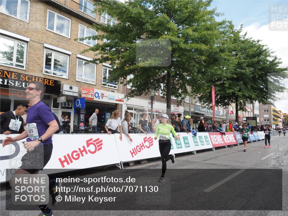 15.09.2024 - PSD Bank Halbmarathon Miley Keyser http://msf.ph/oto/7071130 15.09.2024 12:24:30 Ziel 988, 1765, 1997, 2081, 3008, 3218, 3256, 3339, 3371 meine-sportfotos.de