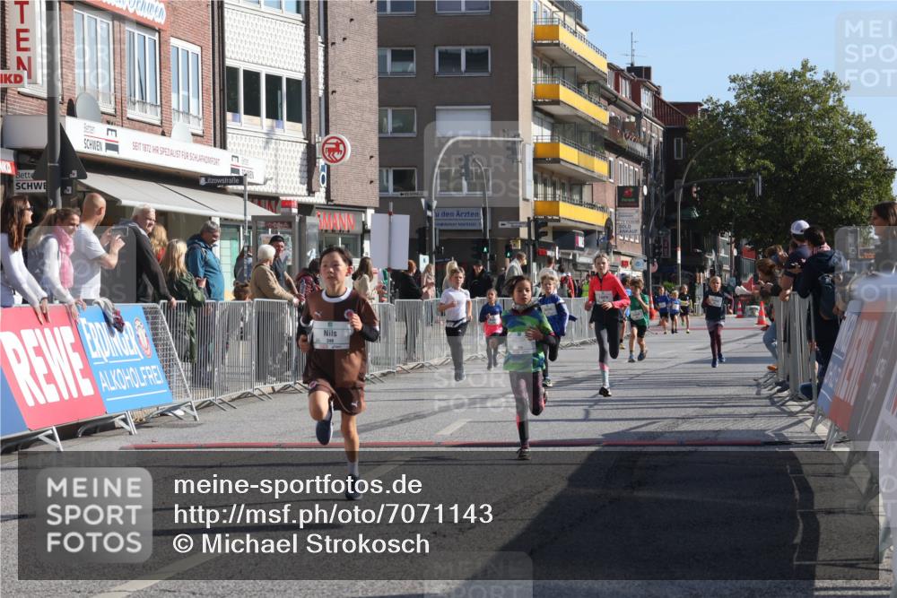 15.09.2024 - PSD Bank Halbmarathon Michael Strokosch http://msf.ph/oto/7071143 15.09.2024 10:27:42 Ziel 27, 28, 37, 73, 101, 103, 108, 125, 128, 138, 159, 204, 249, 261, 296 meine-sportfotos.de