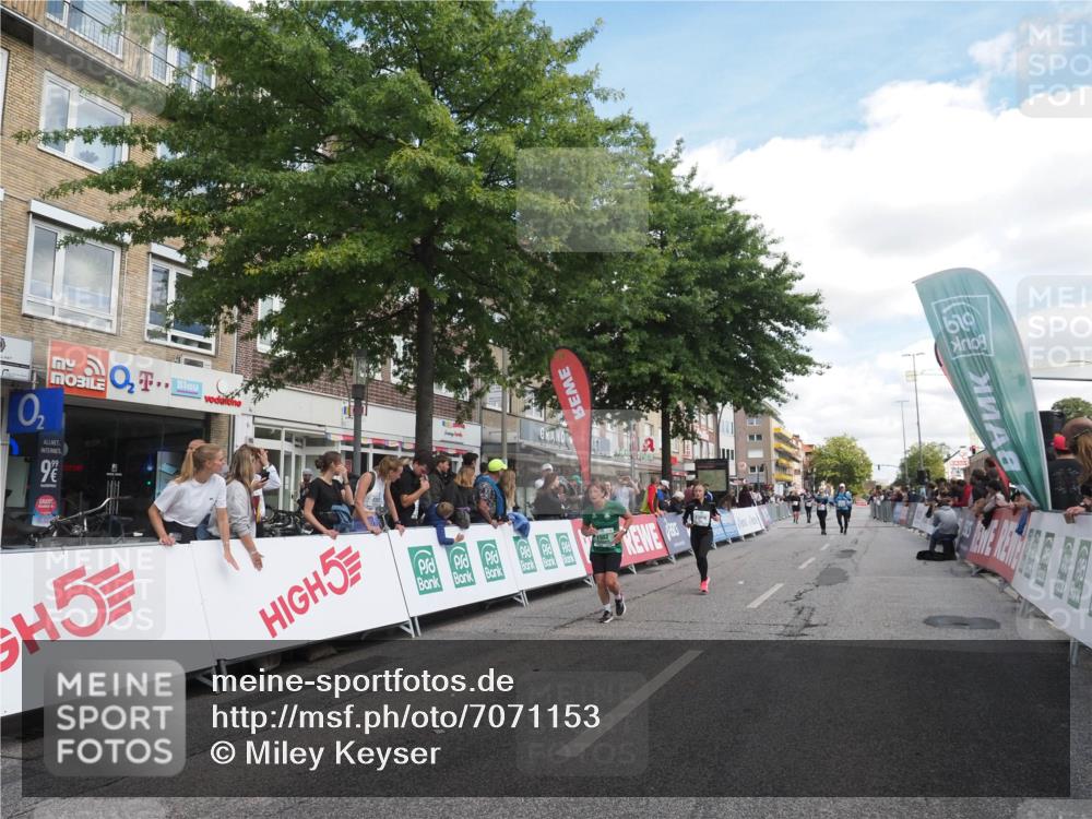 15.09.2024 - PSD Bank Halbmarathon Miley Keyser http://msf.ph/oto/7071153 15.09.2024 12:24:32 Ziel 988, 1765, 2081, 2102, 3063, 3218, 3256, 3339, 3371 meine-sportfotos.de
