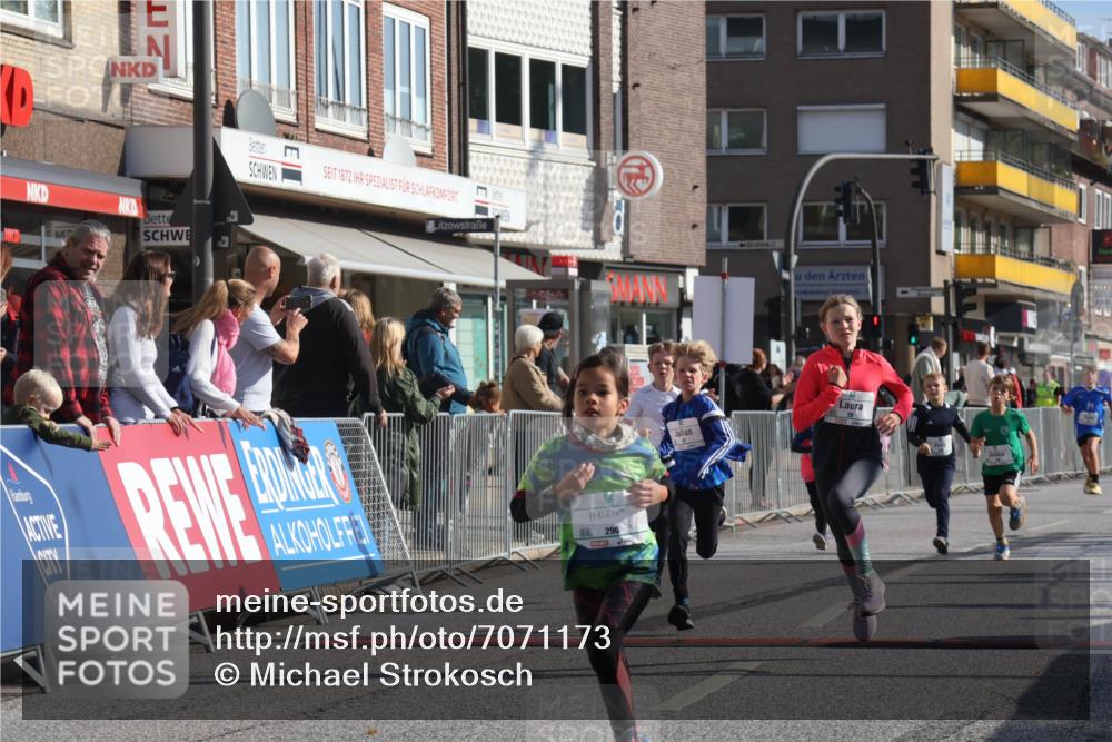 15.09.2024 - PSD Bank Halbmarathon Michael Strokosch http://msf.ph/oto/7071173 15.09.2024 10:27:44 Ziel 27, 28, 37, 73, 101, 103, 108, 125, 128, 138, 159, 204, 247, 249, 261, 296 meine-sportfotos.de