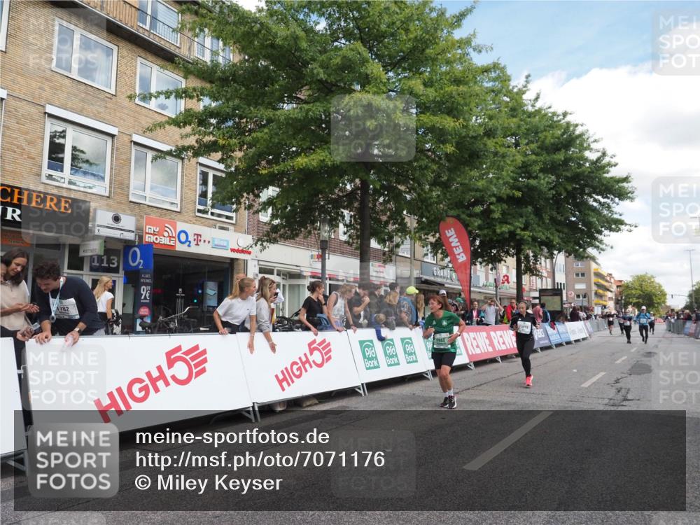15.09.2024 - PSD Bank Halbmarathon Miley Keyser http://msf.ph/oto/7071176 15.09.2024 12:24:32 Ziel 988, 1765, 2081, 2102, 3063, 3218, 3256, 3339, 3371 meine-sportfotos.de