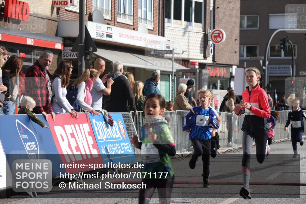 15.09.2024 - PSD Bank Halbmarathon Michael Strokosch http://msf.ph/oto/7071177 15.09.2024 10:27:45 Ziel 27, 28, 37, 73, 101, 103, 108, 125, 128, 138, 159, 204, 247, 249, 261, 296 meine-sportfotos.de
