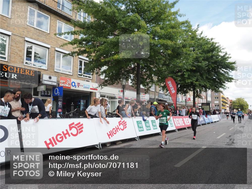 15.09.2024 - PSD Bank Halbmarathon Miley Keyser http://msf.ph/oto/7071181 15.09.2024 12:24:33 Ziel 988, 1765, 2081, 2102, 3063, 3218, 3256, 3339, 3371 meine-sportfotos.de