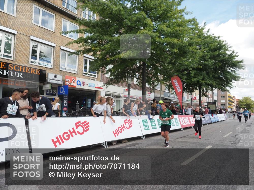 15.09.2024 - PSD Bank Halbmarathon Miley Keyser http://msf.ph/oto/7071184 15.09.2024 12:24:33 Ziel 988, 1765, 2081, 2102, 3063, 3218, 3256, 3339, 3371 meine-sportfotos.de