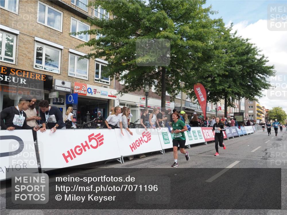 15.09.2024 - PSD Bank Halbmarathon Miley Keyser http://msf.ph/oto/7071196 15.09.2024 12:24:33 Ziel 988, 1765, 2081, 2102, 3063, 3218, 3256, 3339, 3371 meine-sportfotos.de