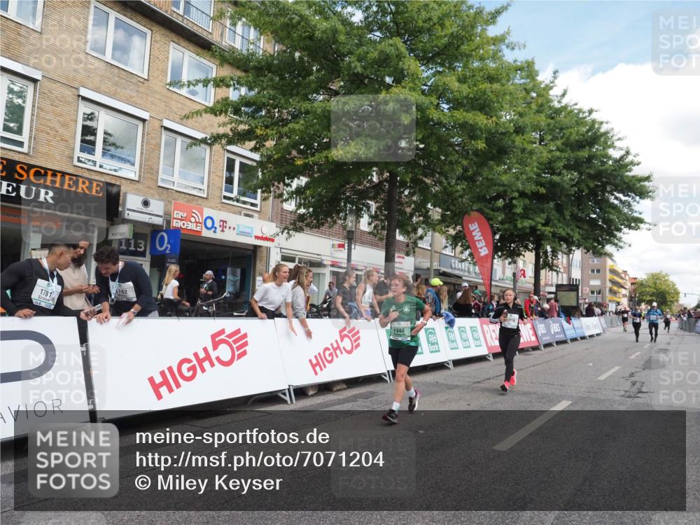 15.09.2024 - PSD Bank Halbmarathon Miley Keyser http://msf.ph/oto/7071204 15.09.2024 12:24:33 Ziel 988, 1765, 2081, 2102, 3063, 3218, 3256, 3339, 3371 meine-sportfotos.de