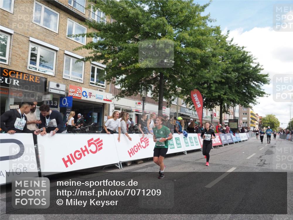 15.09.2024 - PSD Bank Halbmarathon Miley Keyser http://msf.ph/oto/7071209 15.09.2024 12:24:33 Ziel 988, 1765, 2081, 2102, 3063, 3218, 3256, 3339, 3371 meine-sportfotos.de
