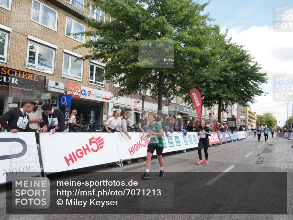 15.09.2024 - PSD Bank Halbmarathon Miley Keyser http://msf.ph/oto/7071213 15.09.2024 12:24:33 Ziel 988, 1765, 2081, 2102, 3063, 3218, 3256, 3339, 3371 meine-sportfotos.de