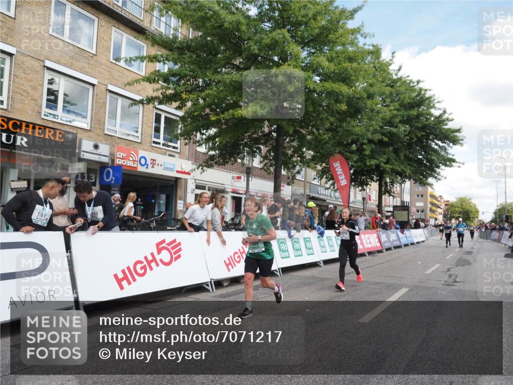 15.09.2024 - PSD Bank Halbmarathon Miley Keyser http://msf.ph/oto/7071217 15.09.2024 12:24:34 Ziel 988, 1765, 2081, 2102, 3063, 3218, 3256, 3339, 3371 meine-sportfotos.de