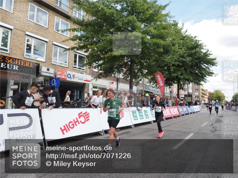 15.09.2024 - PSD Bank Halbmarathon Miley Keyser http://msf.ph/oto/7071226 15.09.2024 12:24:34 Ziel 988, 1765, 2081, 2102, 3063, 3218, 3256, 3339, 3371 meine-sportfotos.de