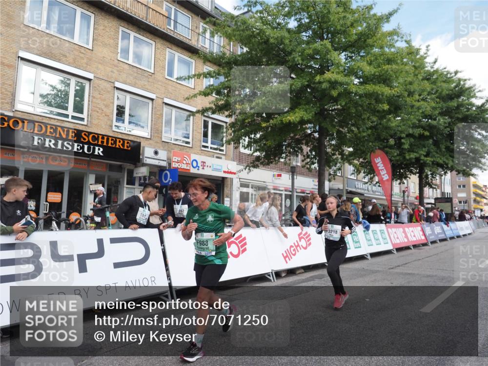 15.09.2024 - PSD Bank Halbmarathon Miley Keyser http://msf.ph/oto/7071250 15.09.2024 12:24:34 Ziel 988, 1765, 2081, 2102, 3063, 3218, 3256, 3339, 3371 meine-sportfotos.de