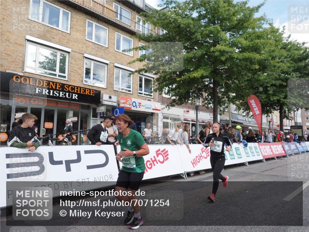 15.09.2024 - PSD Bank Halbmarathon Miley Keyser http://msf.ph/oto/7071254 15.09.2024 12:24:35 Ziel 988, 2081, 2102, 3063, 3218, 3256, 3339, 3469 meine-sportfotos.de
