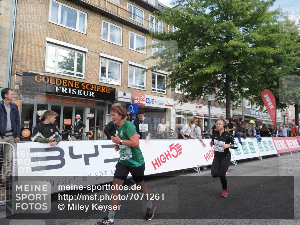 15.09.2024 - PSD Bank Halbmarathon Miley Keyser http://msf.ph/oto/7071261 15.09.2024 12:24:35 Ziel 988, 2081, 2102, 3063, 3218, 3256, 3339, 3469 meine-sportfotos.de