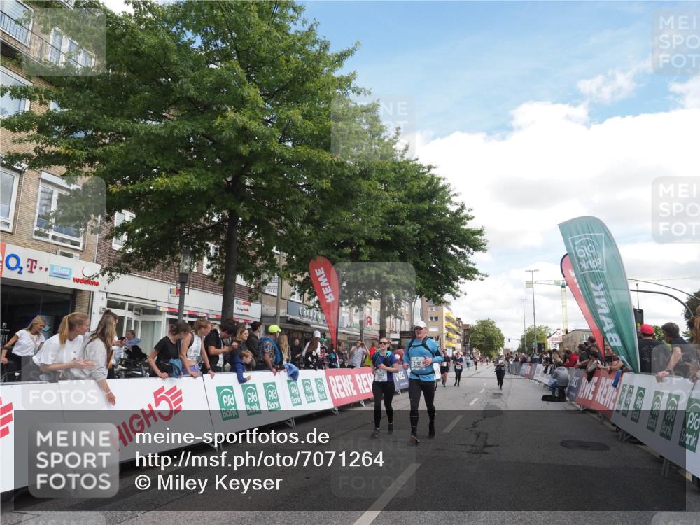 15.09.2024 - PSD Bank Halbmarathon Miley Keyser http://msf.ph/oto/7071264 15.09.2024 12:24:39 Ziel 988, 2102, 2272, 3063, 3218, 3240, 3339, 3469 meine-sportfotos.de