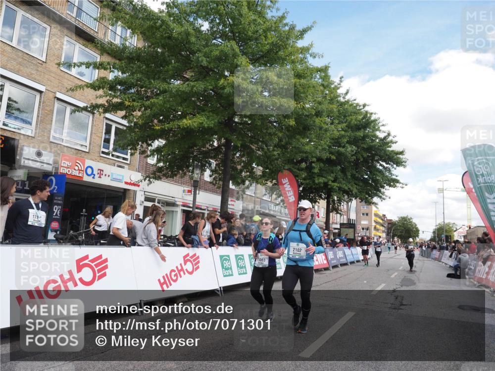 15.09.2024 - PSD Bank Halbmarathon Miley Keyser http://msf.ph/oto/7071301 15.09.2024 12:24:40 Ziel 988, 2102, 2272, 3063, 3218, 3240, 3469 meine-sportfotos.de