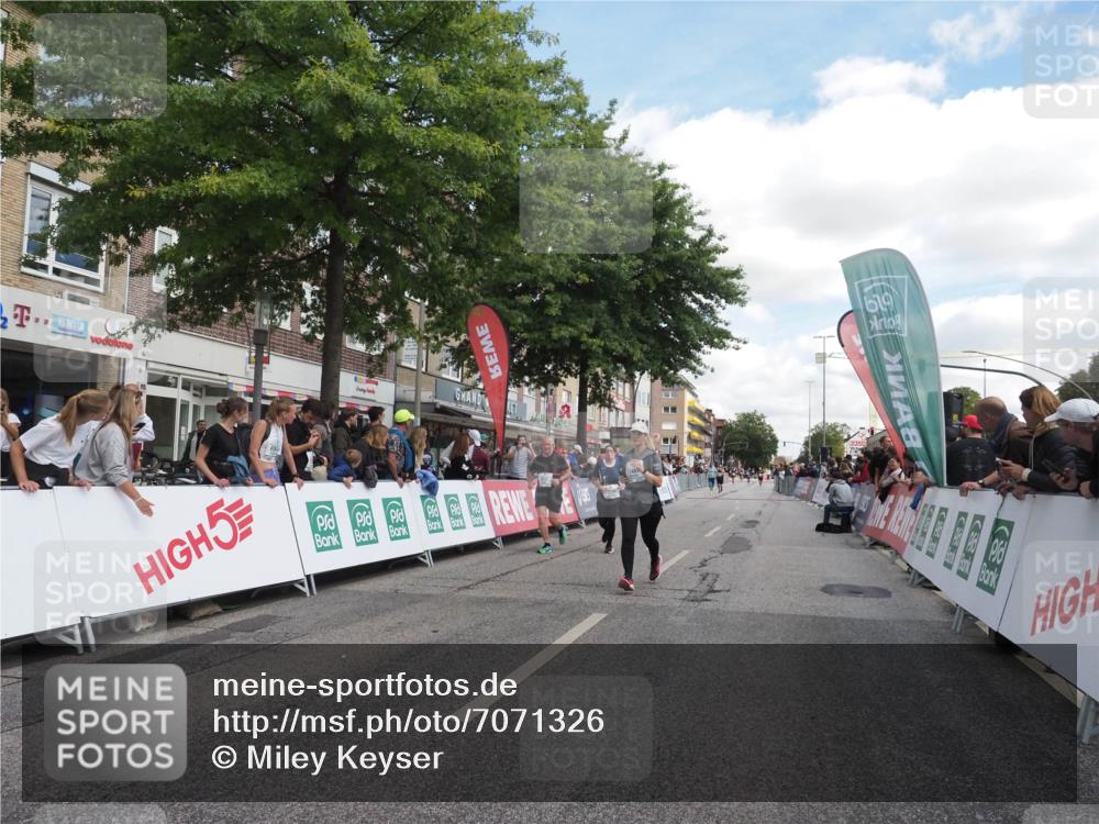 15.09.2024 - PSD Bank Halbmarathon Miley Keyser http://msf.ph/oto/7071326 15.09.2024 12:24:44 Ziel 988, 2102, 2272, 3063, 3218, 3240, 3469 meine-sportfotos.de