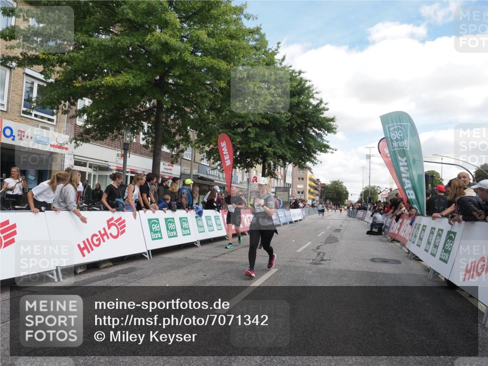15.09.2024 - PSD Bank Halbmarathon Miley Keyser http://msf.ph/oto/7071342 15.09.2024 12:24:45 Ziel 988, 2102, 2272, 3063, 3218, 3240, 3469 meine-sportfotos.de