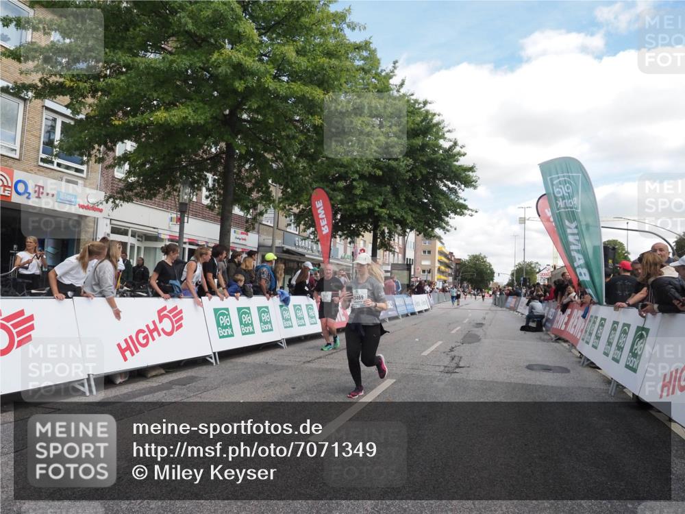 15.09.2024 - PSD Bank Halbmarathon Miley Keyser http://msf.ph/oto/7071349 15.09.2024 12:24:45 Ziel 988, 2102, 2272, 3063, 3218, 3240, 3469 meine-sportfotos.de