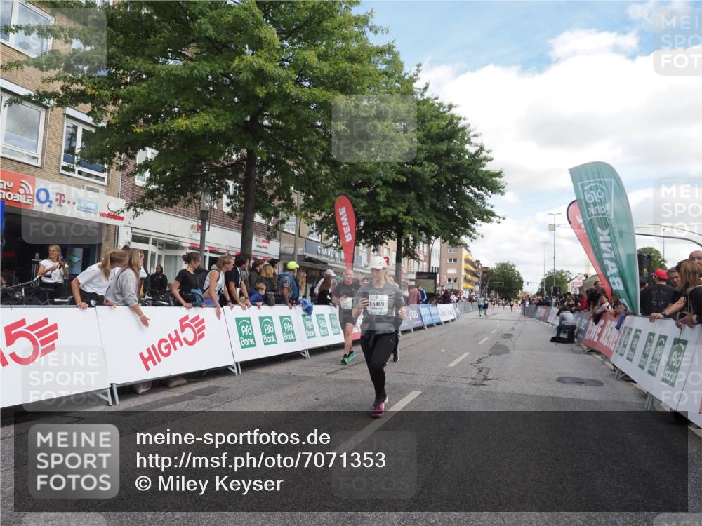 15.09.2024 - PSD Bank Halbmarathon Miley Keyser http://msf.ph/oto/7071353 15.09.2024 12:24:45 Ziel 988, 2102, 2272, 3063, 3218, 3240, 3469 meine-sportfotos.de