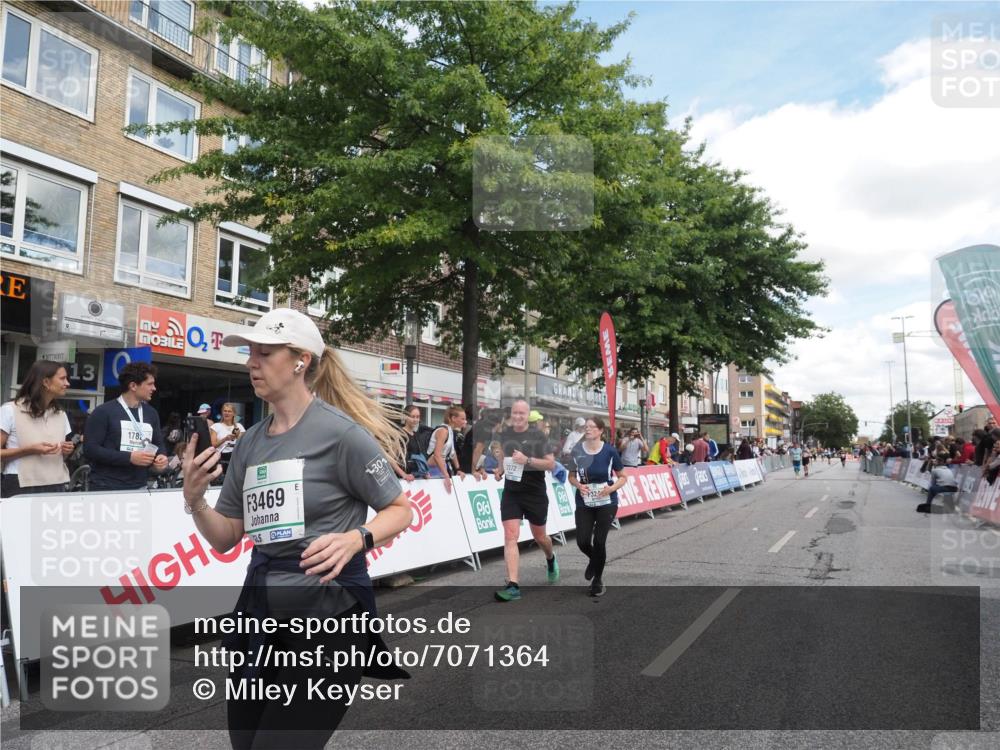 15.09.2024 - PSD Bank Halbmarathon Miley Keyser http://msf.ph/oto/7071364 15.09.2024 12:24:46 Ziel 988, 2102, 2272, 3063, 3218, 3240, 3469 meine-sportfotos.de