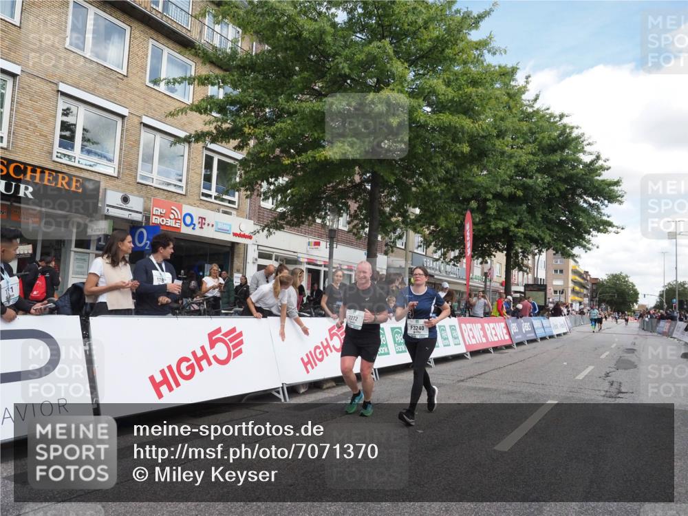 15.09.2024 - PSD Bank Halbmarathon Miley Keyser http://msf.ph/oto/7071370 15.09.2024 12:24:47 Ziel 988, 2102, 2272, 3063, 3218, 3240, 3469 meine-sportfotos.de