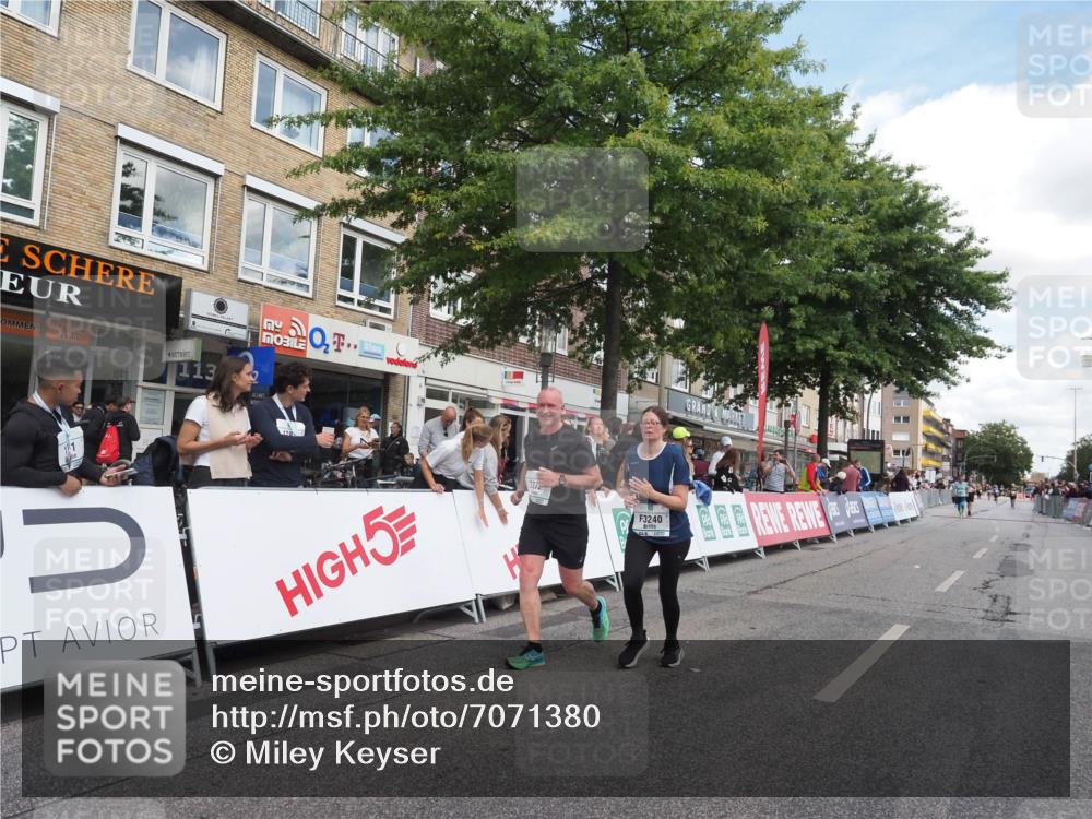 15.09.2024 - PSD Bank Halbmarathon Miley Keyser http://msf.ph/oto/7071380 15.09.2024 12:24:47 Ziel 988, 2102, 2272, 3063, 3218, 3240, 3469 meine-sportfotos.de