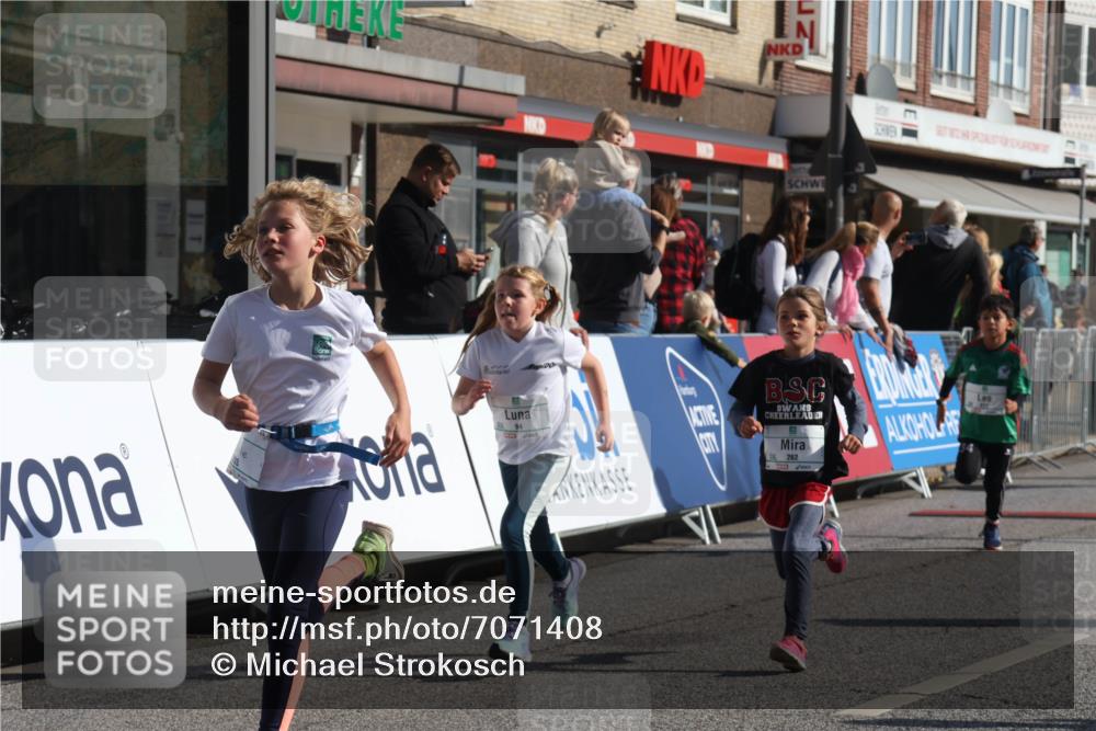 15.09.2024 - PSD Bank Halbmarathon Michael Strokosch http://msf.ph/oto/7071408 15.09.2024 10:28:03 Ziel 14, 43, 77, 84, 94, 132, 161, 208, 217, 230, 247, 258, 262, 293 meine-sportfotos.de