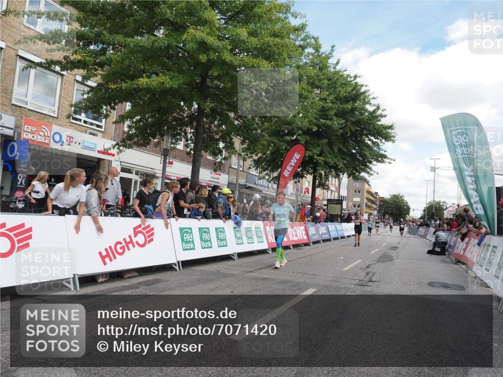 15.09.2024 - PSD Bank Halbmarathon Miley Keyser http://msf.ph/oto/7071420 15.09.2024 12:24:56 Ziel 793, 2272, 2336, 2771, 3101, 3240, 3469 meine-sportfotos.de