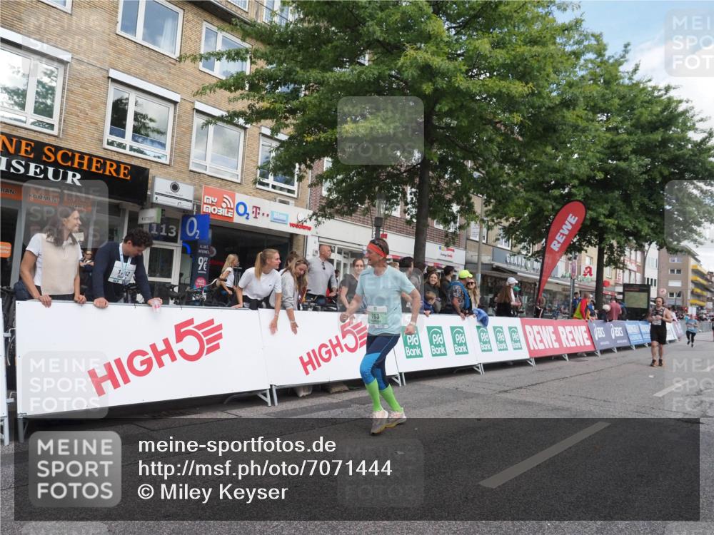 15.09.2024 - PSD Bank Halbmarathon Miley Keyser http://msf.ph/oto/7071444 15.09.2024 12:24:58 Ziel 793, 1409, 2272, 2336, 2771, 3101, 3240 meine-sportfotos.de