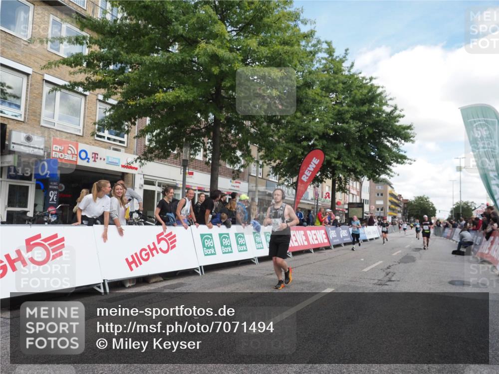 15.09.2024 - PSD Bank Halbmarathon Miley Keyser http://msf.ph/oto/7071494 15.09.2024 12:25:02 Ziel 793, 1409, 2255, 2336, 2771, 3101, 3298 meine-sportfotos.de