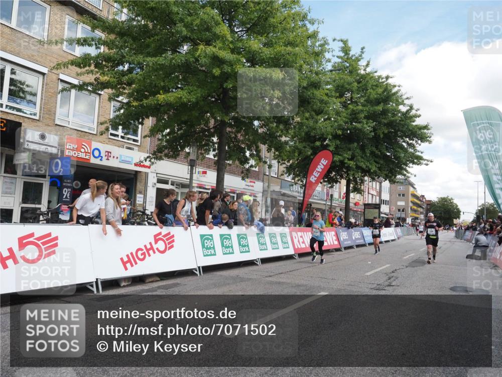 15.09.2024 - PSD Bank Halbmarathon Miley Keyser http://msf.ph/oto/7071502 15.09.2024 12:25:04 Ziel 793, 1409, 2255, 2336, 2771, 3101, 3298 meine-sportfotos.de