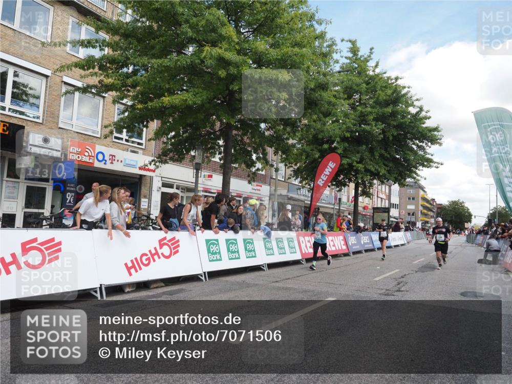 15.09.2024 - PSD Bank Halbmarathon Miley Keyser http://msf.ph/oto/7071506 15.09.2024 12:25:04 Ziel 793, 1409, 2255, 2336, 2771, 3101, 3298 meine-sportfotos.de