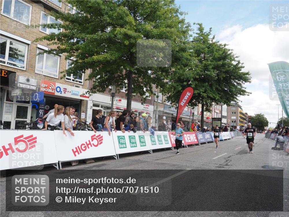 15.09.2024 - PSD Bank Halbmarathon Miley Keyser http://msf.ph/oto/7071510 15.09.2024 12:25:04 Ziel 793, 1409, 2255, 2336, 2771, 3101, 3298 meine-sportfotos.de