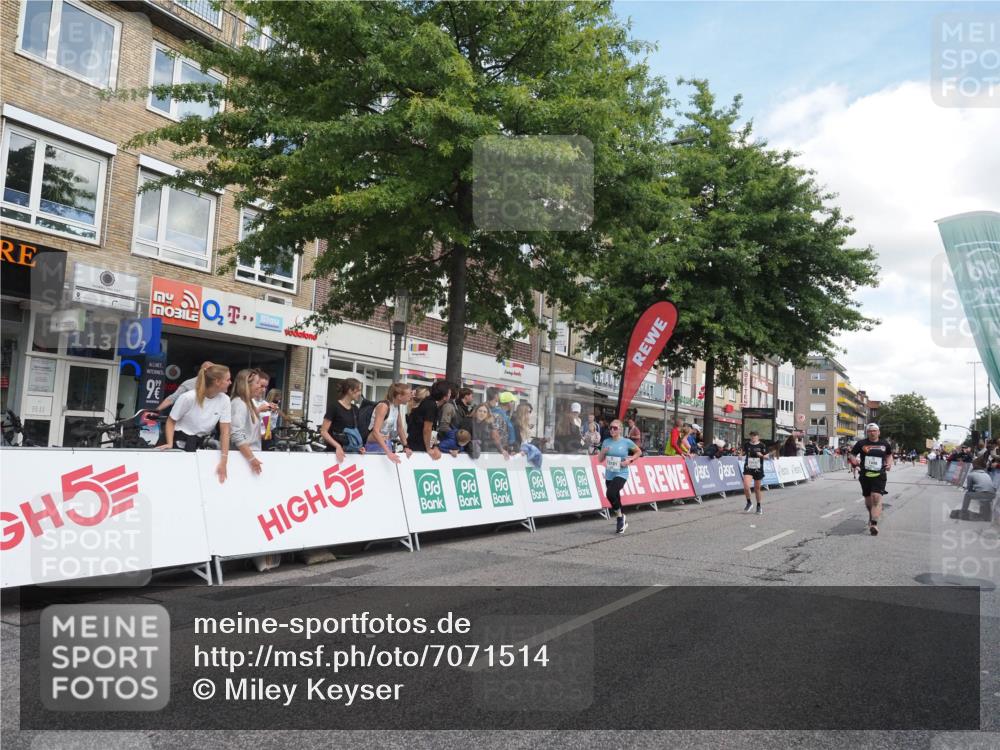 15.09.2024 - PSD Bank Halbmarathon Miley Keyser http://msf.ph/oto/7071514 15.09.2024 12:25:04 Ziel 793, 1409, 2255, 2336, 2771, 3101, 3298 meine-sportfotos.de