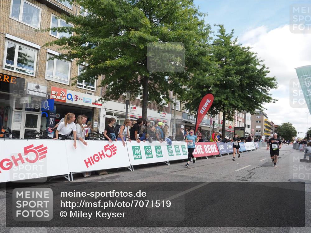 15.09.2024 - PSD Bank Halbmarathon Miley Keyser http://msf.ph/oto/7071519 15.09.2024 12:25:04 Ziel 793, 1409, 2255, 2336, 2771, 3101, 3298 meine-sportfotos.de