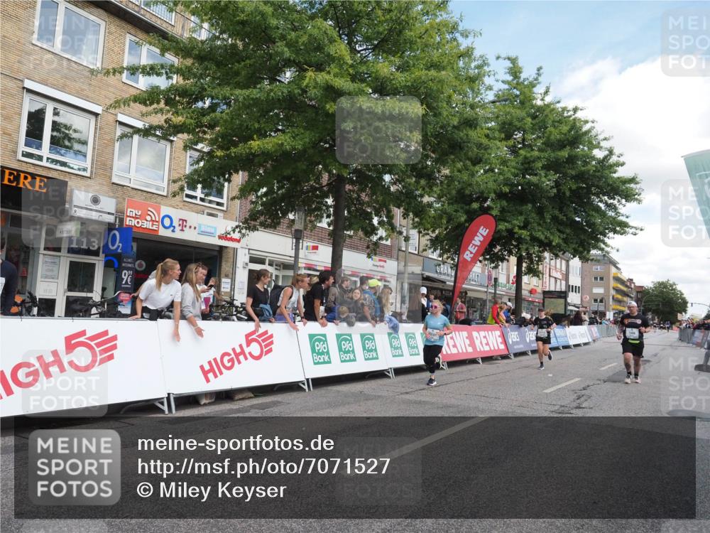 15.09.2024 - PSD Bank Halbmarathon Miley Keyser http://msf.ph/oto/7071527 15.09.2024 12:25:05 Ziel 793, 1409, 2255, 2336, 2771, 3101, 3298 meine-sportfotos.de