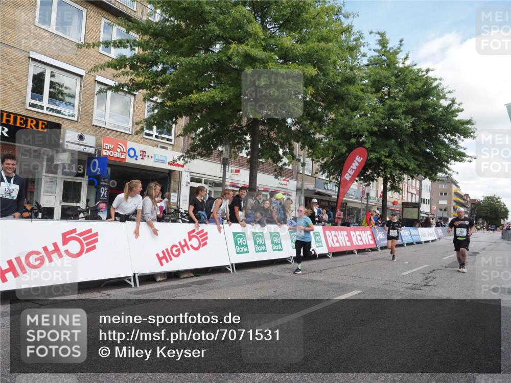 15.09.2024 - PSD Bank Halbmarathon Miley Keyser http://msf.ph/oto/7071531 15.09.2024 12:25:05 Ziel 793, 1409, 2255, 2336, 2771, 3101, 3298 meine-sportfotos.de