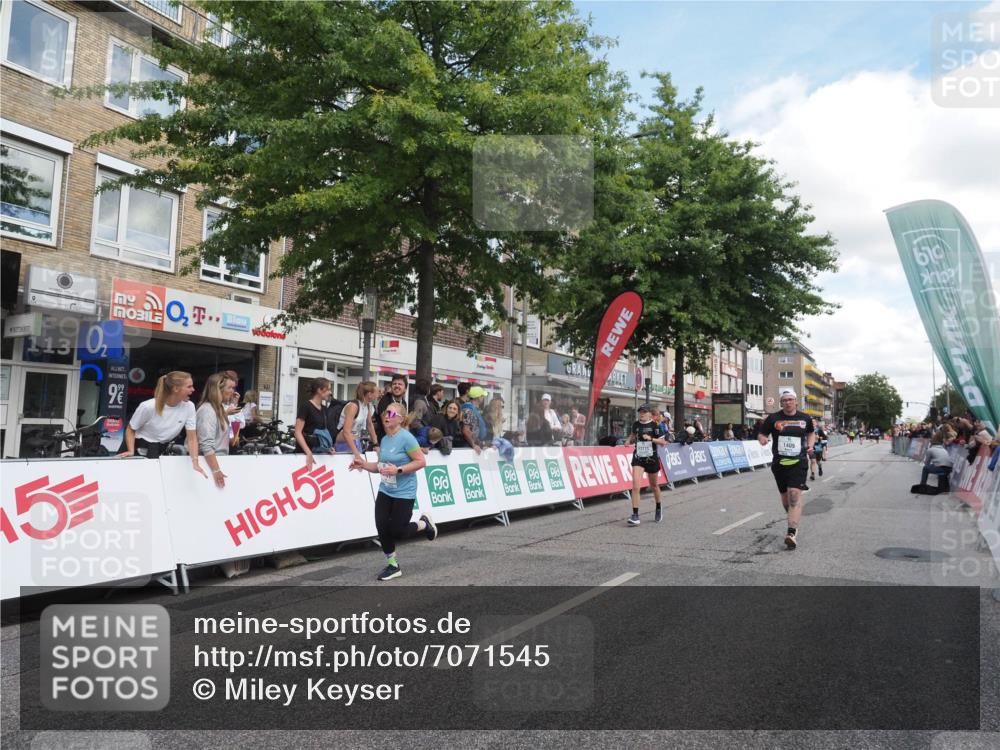 15.09.2024 - PSD Bank Halbmarathon Miley Keyser http://msf.ph/oto/7071545 15.09.2024 12:25:06 Ziel 793, 1409, 2255, 2336, 2771, 3101, 3298 meine-sportfotos.de