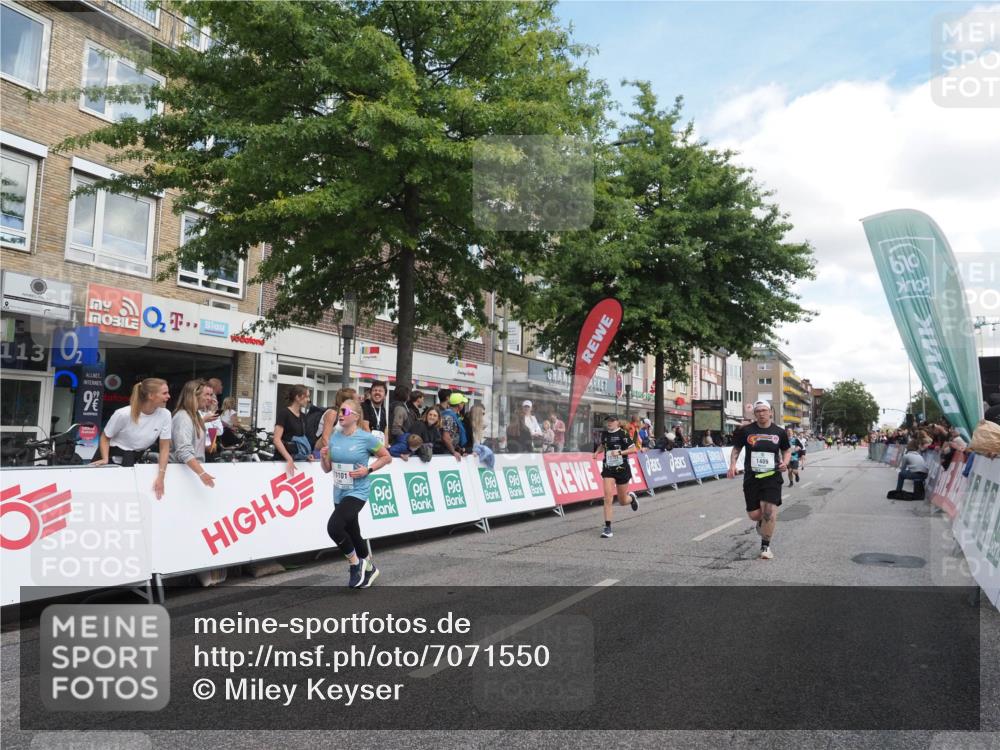 15.09.2024 - PSD Bank Halbmarathon Miley Keyser http://msf.ph/oto/7071550 15.09.2024 12:25:06 Ziel 793, 1409, 2255, 2336, 2771, 3101, 3298 meine-sportfotos.de