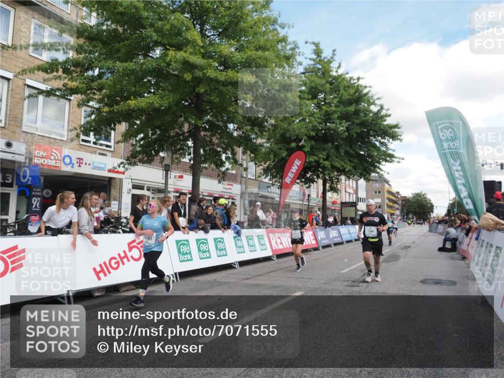 15.09.2024 - PSD Bank Halbmarathon Miley Keyser http://msf.ph/oto/7071555 15.09.2024 12:25:06 Ziel 793, 1409, 2255, 2336, 2771, 3101, 3298 meine-sportfotos.de