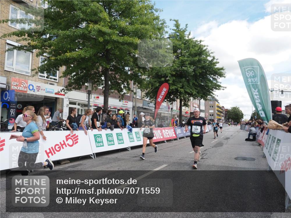 15.09.2024 - PSD Bank Halbmarathon Miley Keyser http://msf.ph/oto/7071559 15.09.2024 12:25:06 Ziel 793, 1409, 2255, 2336, 2771, 3101, 3298 meine-sportfotos.de